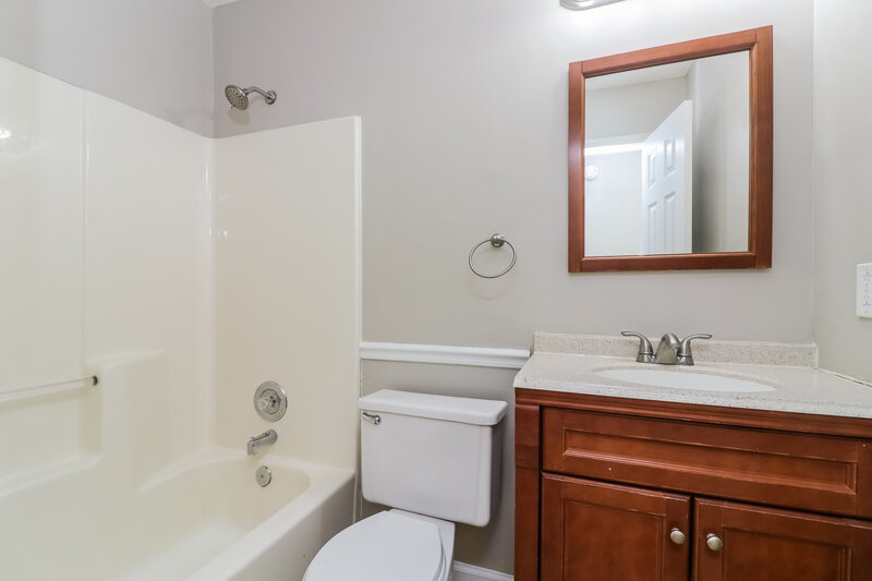 0/Mo, 523 White Pines Drive Dallas, GA 30157 Main Bathroom View 2