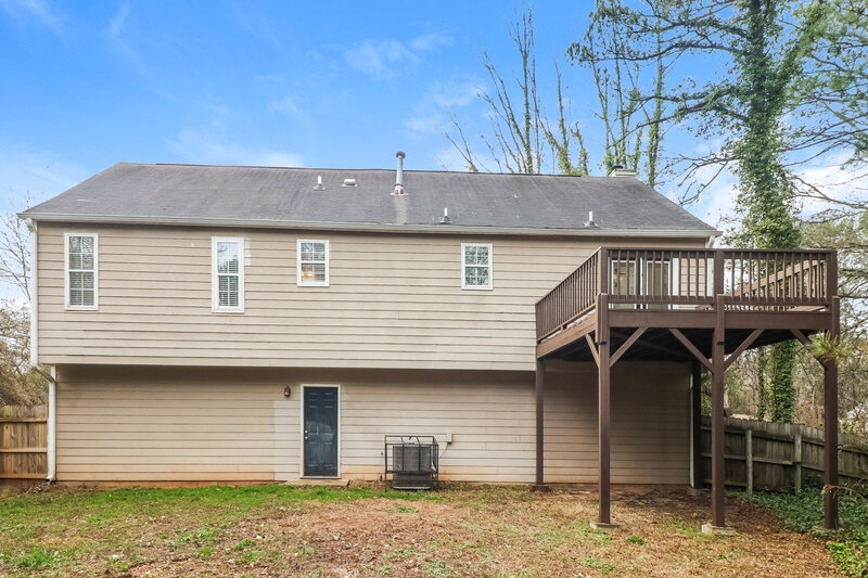 0/Mo, 523 White Pines Drive Dallas, GA 30157 Rear View