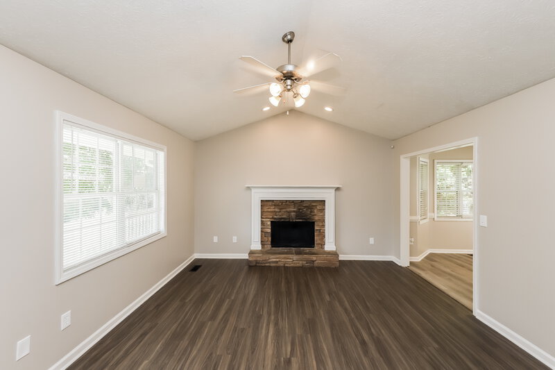 1,750/Mo, 222 Fairview Oak Dallas, GA 30157 Living Room View