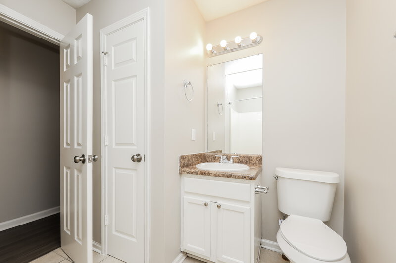 1,750/Mo, 222 Fairview Oak Dallas, GA 30157 Bathroom View 2