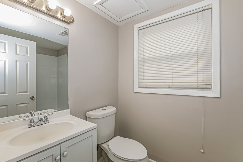 0/Mo, 1762 GRETNA GREEN Way Decatur, GA 30035 Bathroom View