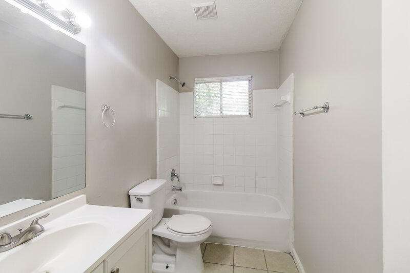 2,580/Mo, 1774 Camperdown Cir Decatur, GA 30035 Main Bathroom View