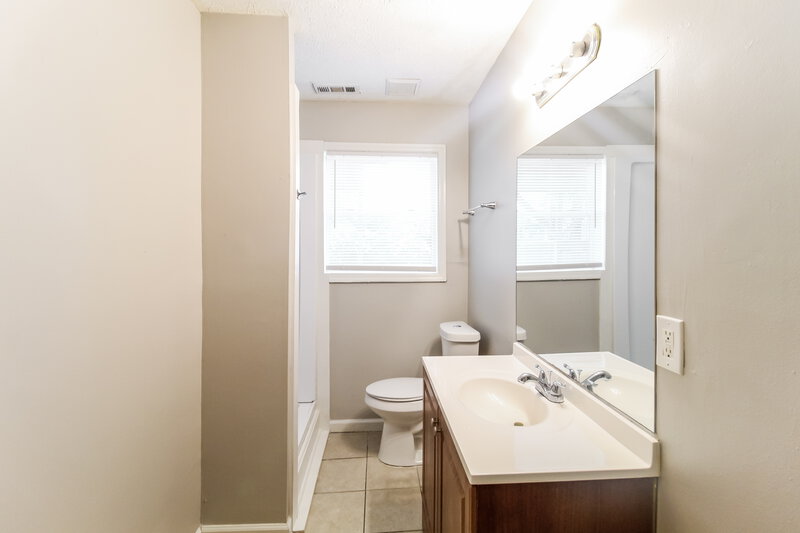 2,580/Mo, 1774 Camperdown Cir Decatur, GA 30035 Bathroom View