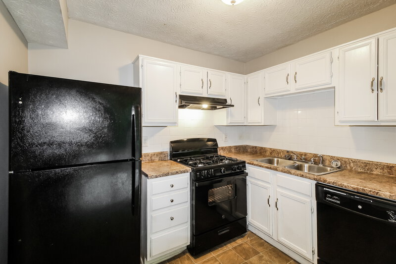 1,860/Mo, 1985 GLENWOOD DOWNS Drive Decatur, GA 30035 Kitchen View