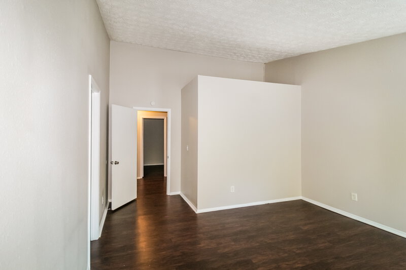 1,860/Mo, 1985 GLENWOOD DOWNS Drive Decatur, GA 30035 Main Bedroom View 2