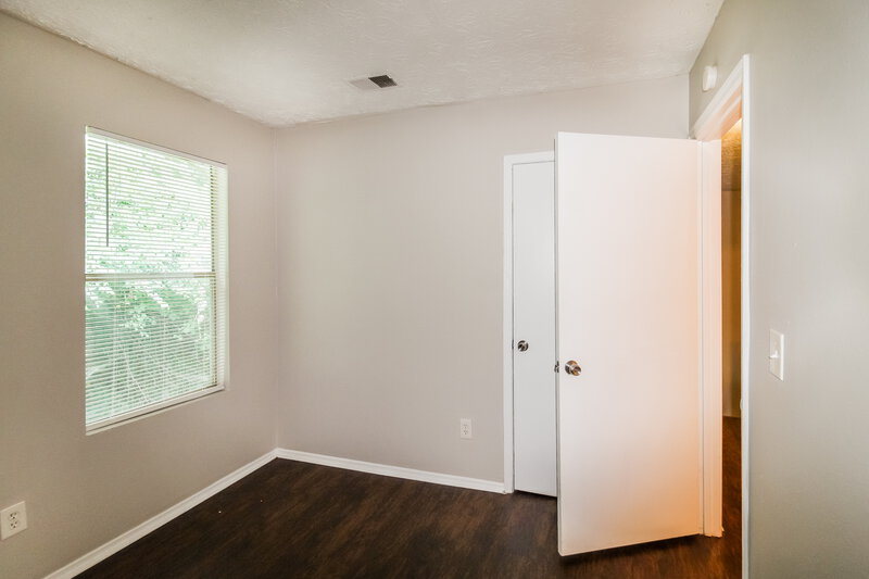 1,860/Mo, 1985 GLENWOOD DOWNS Drive Decatur, GA 30035 Bedroom View 3