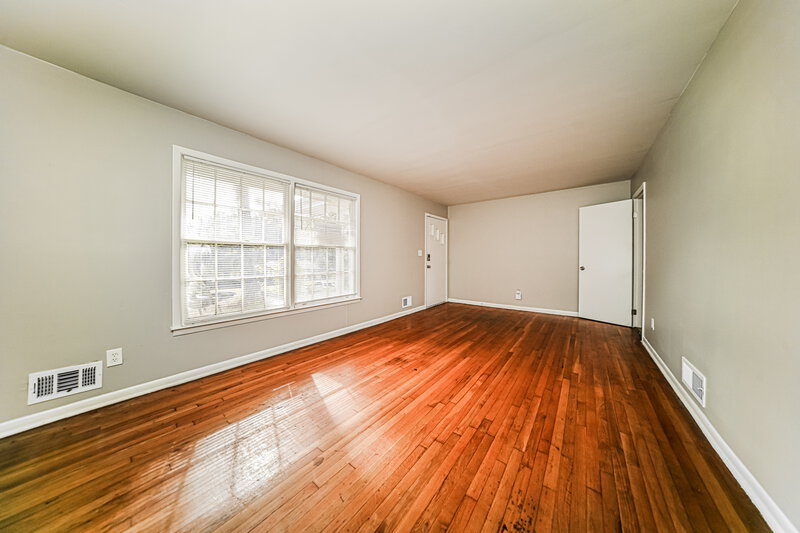 1,520/Mo, 2107 HILTON Drive Decatur, GA 30035 Living Room View 2