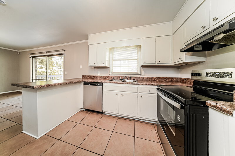 1,520/Mo, 2107 HILTON Drive Decatur, GA 30035 Kitchen View