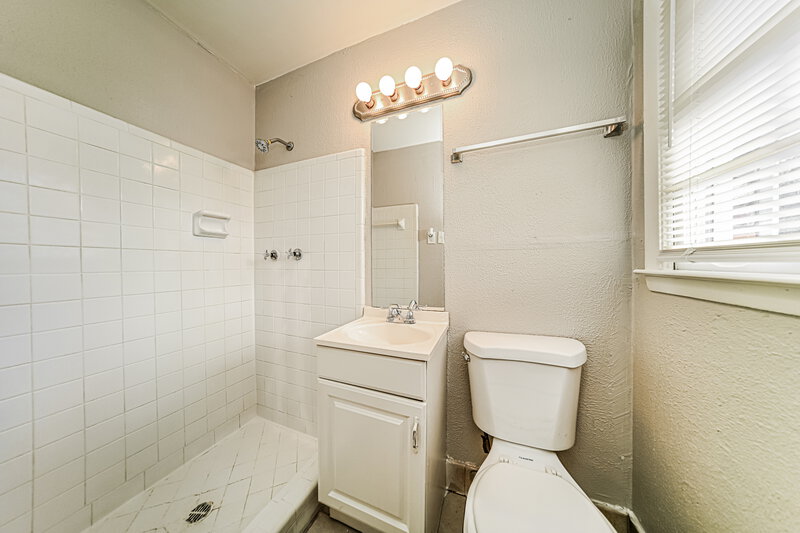 1,520/Mo, 2107 HILTON Drive Decatur, GA 30035 Bathroom View