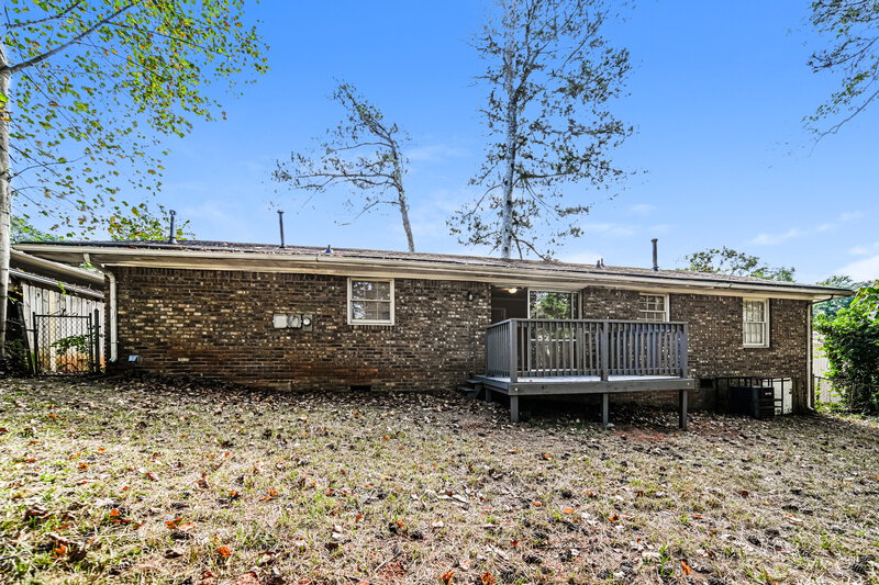 1,520/Mo, 2107 HILTON Drive Decatur, GA 30035 Rear View