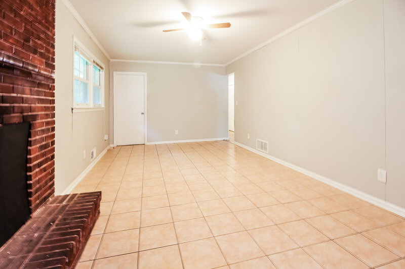 1,950/Mo, 2297 CLIFTON SPRINGS MNR Decatur, GA 30034 Living Room View 3