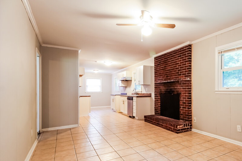 1,950/Mo, 2297 CLIFTON SPRINGS MNR Decatur, GA 30034 Living Room View 4