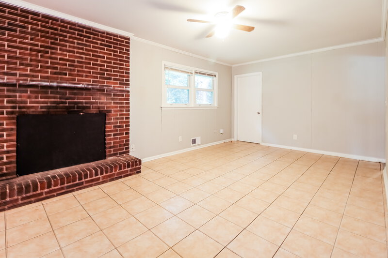 1,950/Mo, 2297 CLIFTON SPRINGS MNR Decatur, GA 30034 Living Room View 5