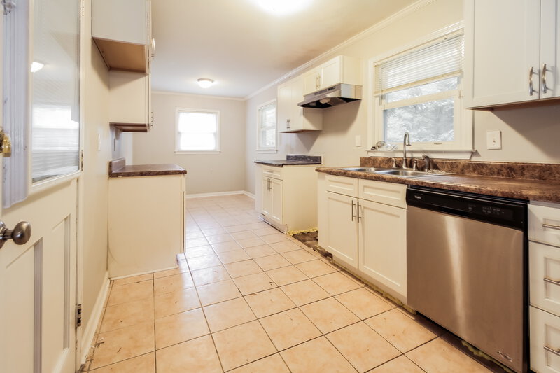 1,950/Mo, 2297 CLIFTON SPRINGS MNR Decatur, GA 30034 Kitchen View 3