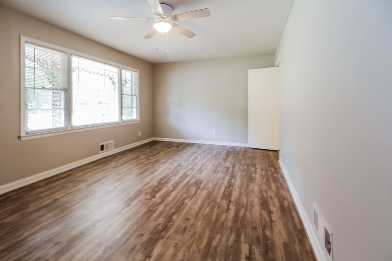 1,950/Mo, 2297 CLIFTON SPRINGS MNR Decatur, GA 30034 Family Room View 2