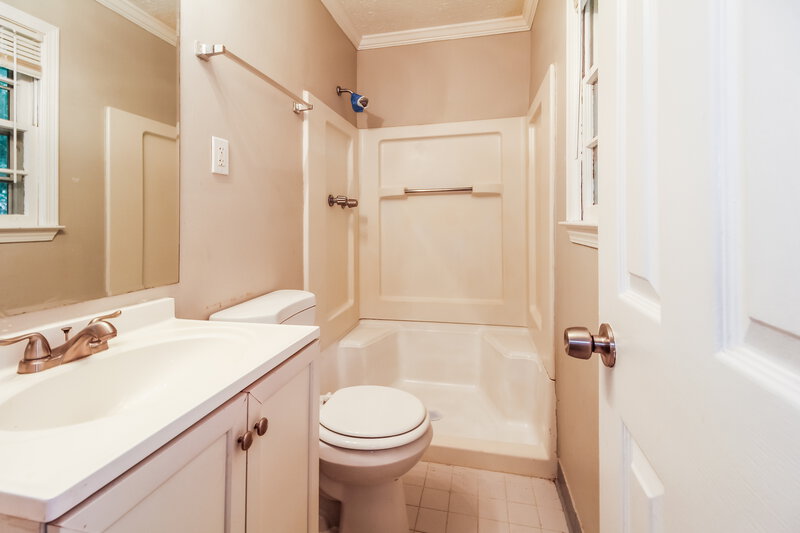 1,950/Mo, 2297 CLIFTON SPRINGS MNR Decatur, GA 30034 Bathroom View