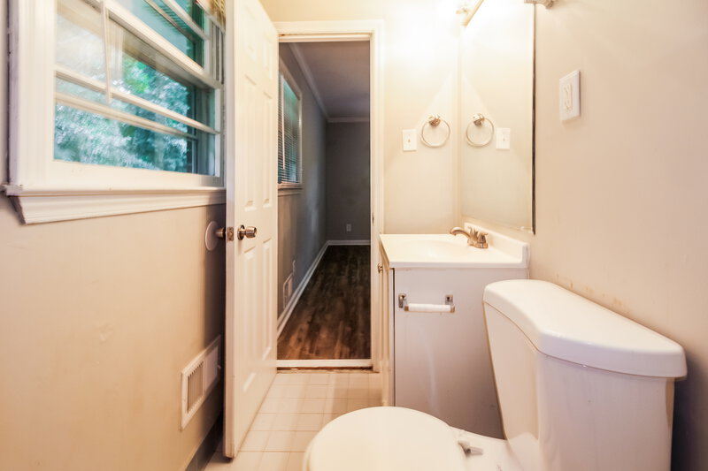1,950/Mo, 2297 CLIFTON SPRINGS MNR Decatur, GA 30034 Bathroom View 2