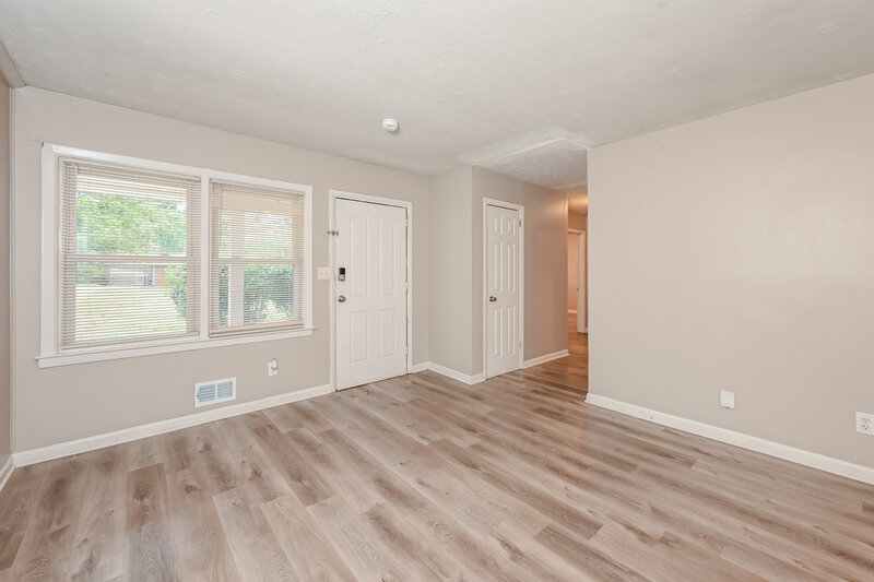 1,420/Mo, 3135 ROBIN Road Decatur, GA 30032 Living Room View