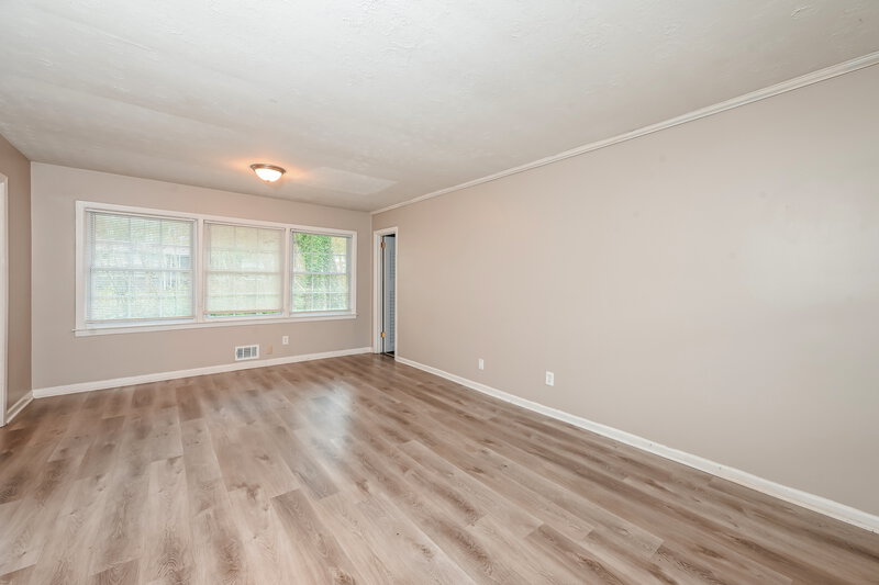1,420/Mo, 3135 ROBIN Road Decatur, GA 30032 Living Room View 2