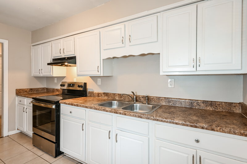 1,420/Mo, 3135 ROBIN Road Decatur, GA 30032 Kitchen View