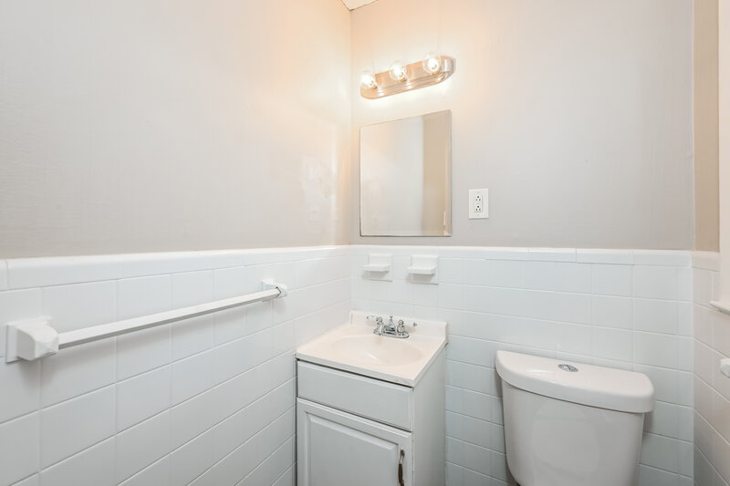 1,420/Mo, 3135 ROBIN Road Decatur, GA 30032 Bathroom View