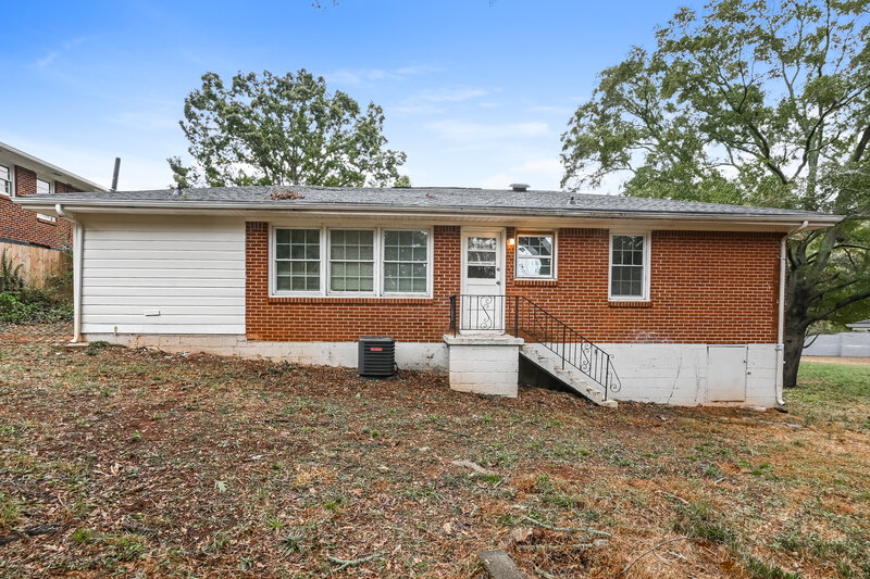 1,420/Mo, 3135 ROBIN Road Decatur, GA 30032 Rear View