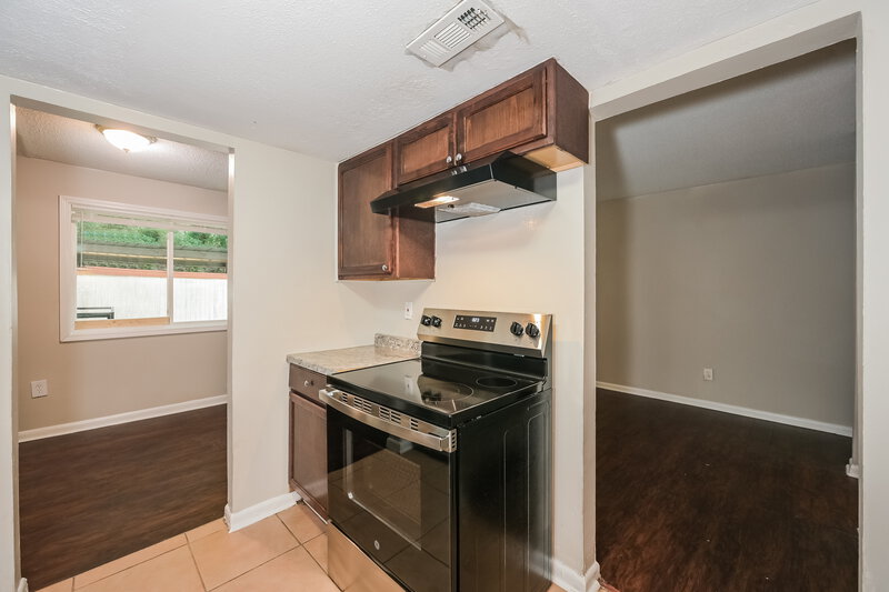 1,615/Mo, 3419 Cobbs Ferry Dr Decatur, GA 30032 Kitchen View 2
