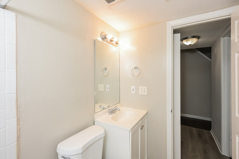 1,615/Mo, 3419 Cobbs Ferry Dr Decatur, GA 30032 Main Bathroom View