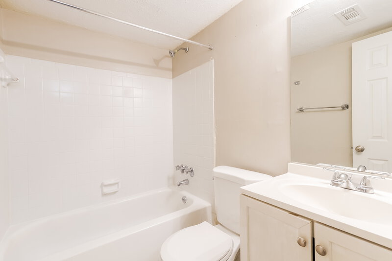 2,410/Mo, 3419 Cobbs Ferry Dr Decatur, GA 30032 Main Bathroom View