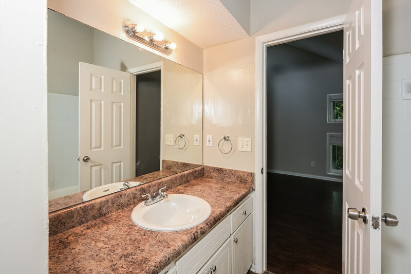 1,615/Mo, 3419 Cobbs Ferry Dr Decatur, GA 30032 Main Bathroom View 2