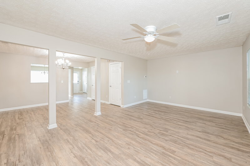 2,240/Mo, 3915 Waldrop Ln Decatur, GA 30034 Living Room View 2