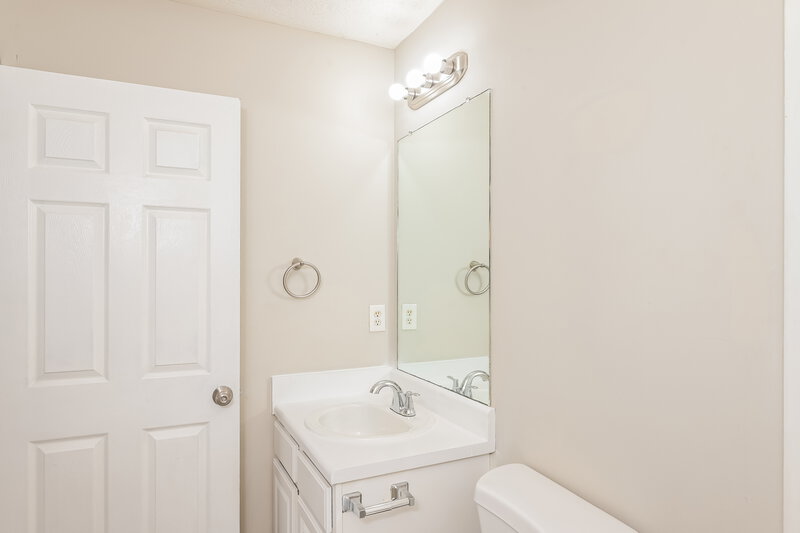 2,240/Mo, 3915 Waldrop Ln Decatur, GA 30034 Bathroom View