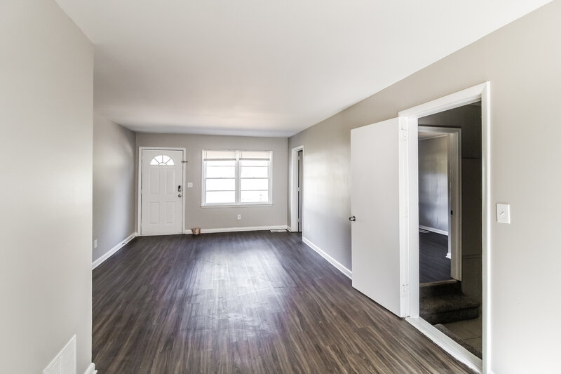 1,530/Mo, 4227 Canby Ln Decatur, GA 30035 Living Room View