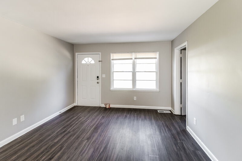 1,530/Mo, 4227 Canby Ln Decatur, GA 30035 Living Room View 3