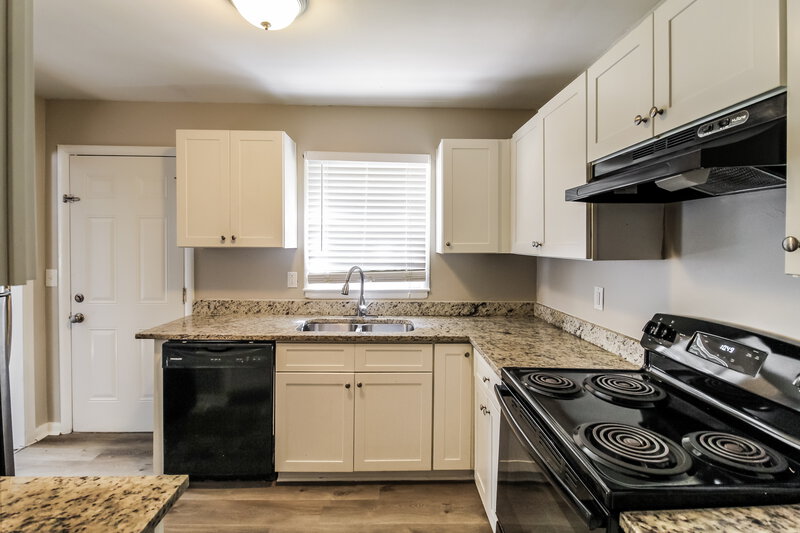 1,530/Mo, 4227 Canby Ln Decatur, GA 30035 Kitchen View
