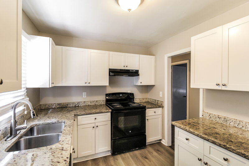1,530/Mo, 4227 Canby Ln Decatur, GA 30035 Kitchen View 2
