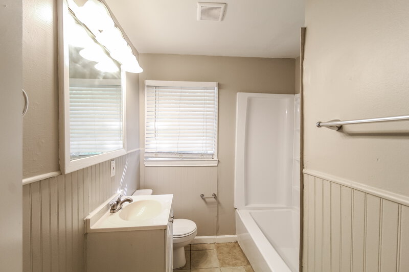 1,530/Mo, 4227 Canby Ln Decatur, GA 30035 Main Bathroom View