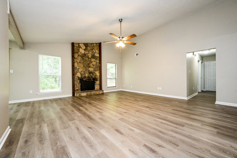 1,945/Mo, 4251 Dogwood Farms Dr Decatur, GA 30034 Living Room View