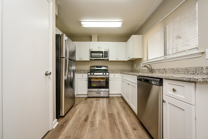 1,945/Mo, 4251 Dogwood Farms Dr Decatur, GA 30034 Kitchen View
