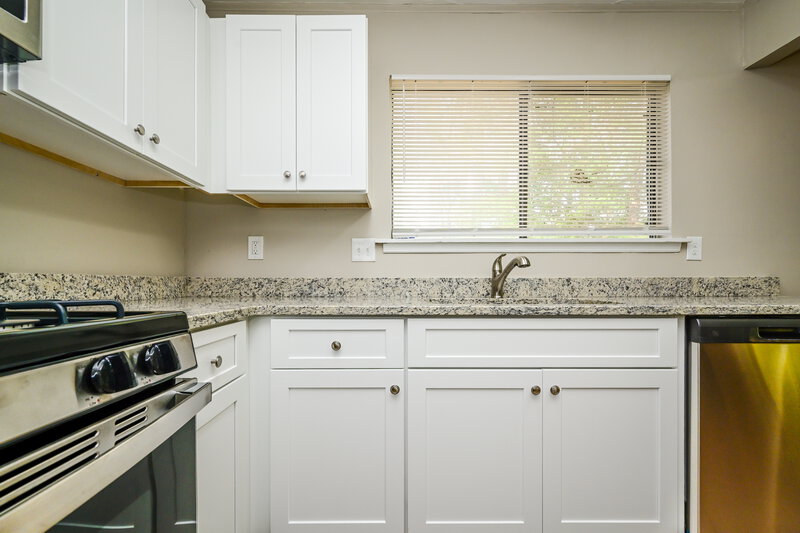 1,945/Mo, 4251 Dogwood Farms Dr Decatur, GA 30034 Kitchen View 2