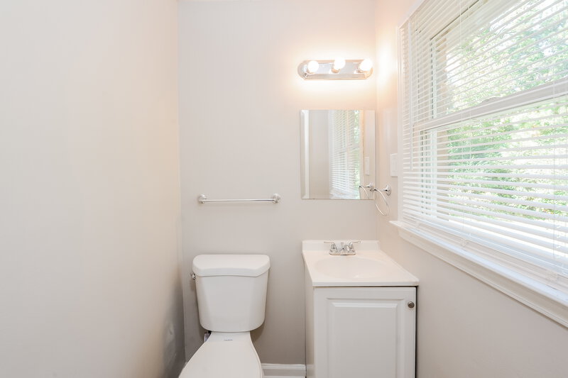 2,240/Mo, 1338 W Stoneybrook Dr Douglasville, GA 30134 Main Bathroom View