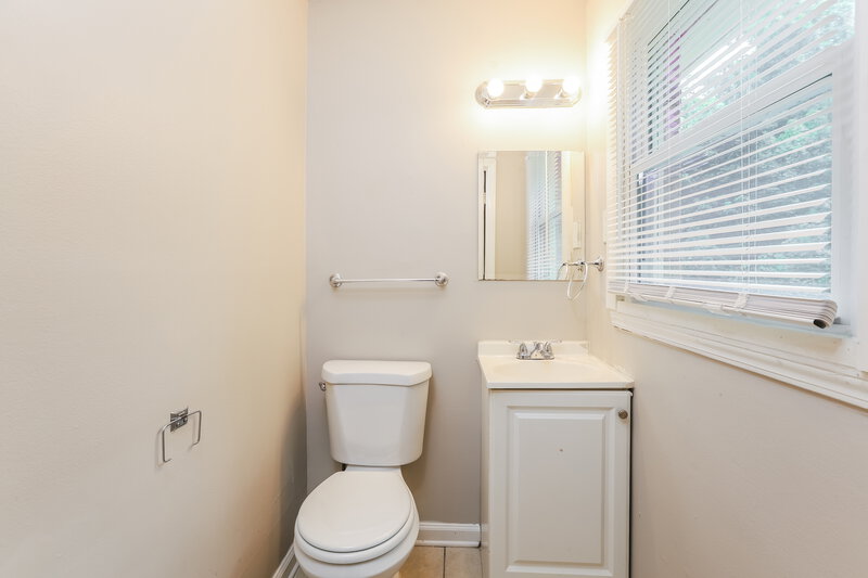 1,510/Mo, 1338 W Stoneybrook Dr Douglasville, GA 30134 Main Bathroom View