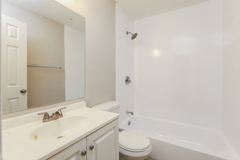 1,510/Mo, 1338 W Stoneybrook Dr Douglasville, GA 30134 Bathroom View