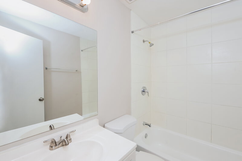 2,240/Mo, 1338 W Stoneybrook Dr Douglasville, GA 30134 Bathroom View