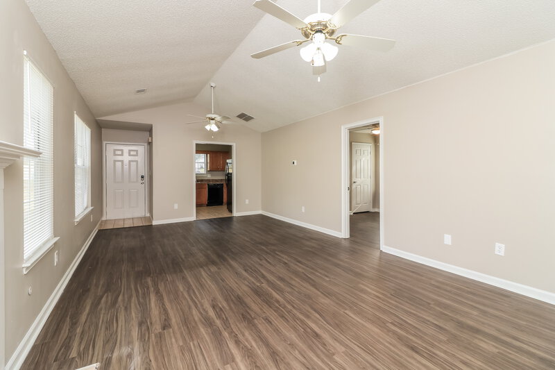 1,465/Mo, 1499 Cain Ct N Douglasville, GA 30134 Living Room View 4