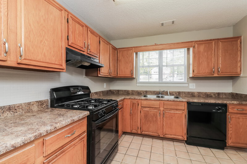 1,465/Mo, 1499 Cain Ct N Douglasville, GA 30134 Kitchen View