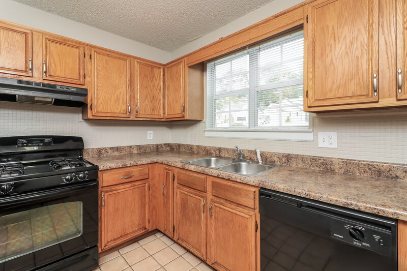 1,465/Mo, 1499 Cain Ct N Douglasville, GA 30134 Kitchen View 2