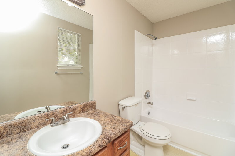 1,465/Mo, 1499 Cain Ct N Douglasville, GA 30134 Main Bathroom View