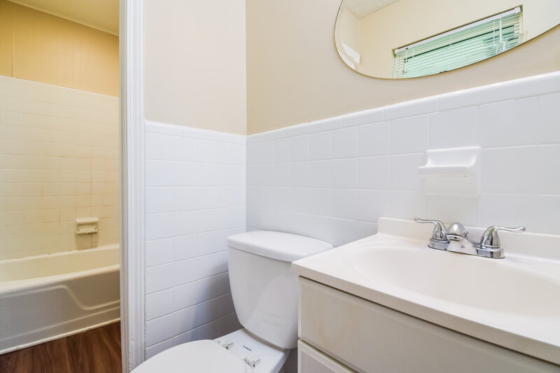 2,240/Mo, 2036 Terry Ln Douglasville, GA 30135 Main Bathroom View