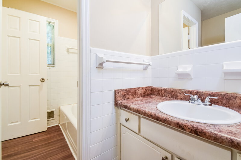 2,240/Mo, 2036 Terry Ln Douglasville, GA 30135 Bathroom View